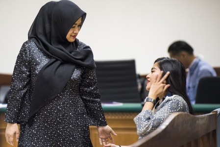 2 Wanita di Persidangan Syamsir Yusfan