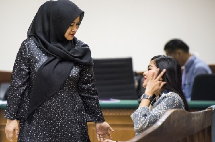 2 Wanita di Persidangan Syamsir Yusfan