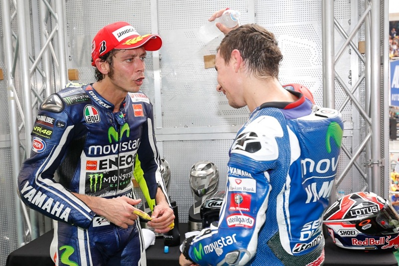 Rossi Bertekad Asapi Lorenzo di Sisa Balapan