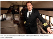 Wow, Ada Pesawat Parkir di Halaman Rumah John Travolta