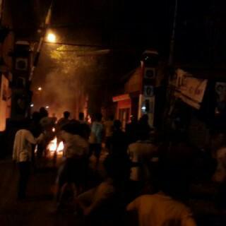 Saling Lempar Bom Molotov, Warga Johar Baru Ricuh