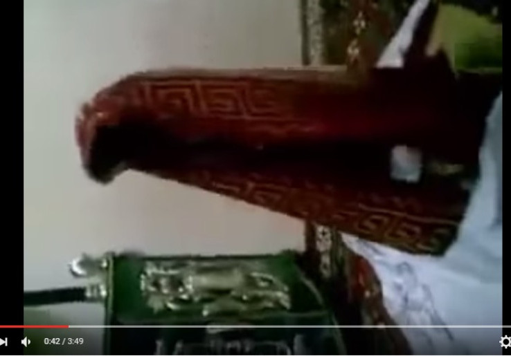 Merinding, Video Sajadah Bergerak Seperti Sedang Salat Gegerkan Netizen 