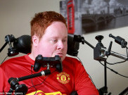 Lumpuh Total, Fans Man United Ini Main PS dengan Mulut