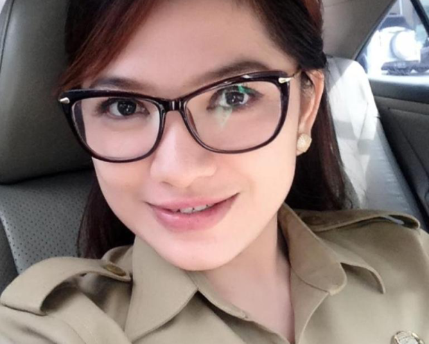 Junita Jane, Camat Super Cantik Bikin Netizen 'Meleleh'