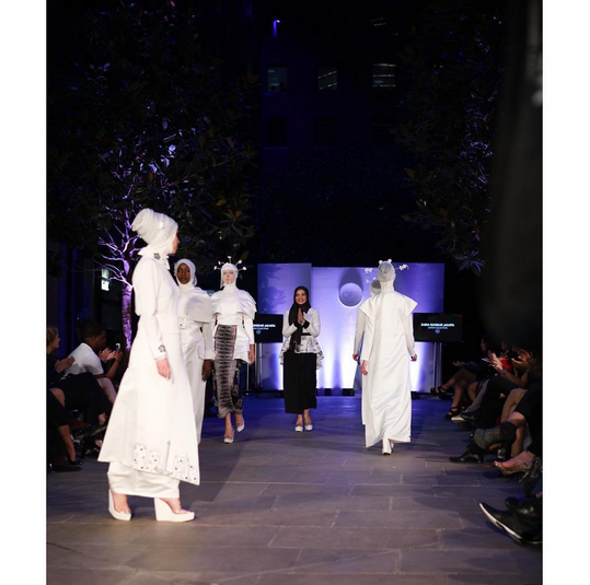 Zaskia Sungkar Kenalkan Budaya Betawi di London Oxford Fashion Week