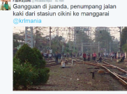 Dua KRL Tabrakan Di Juanda, Penumpang Konvoi Jalan Kaki
