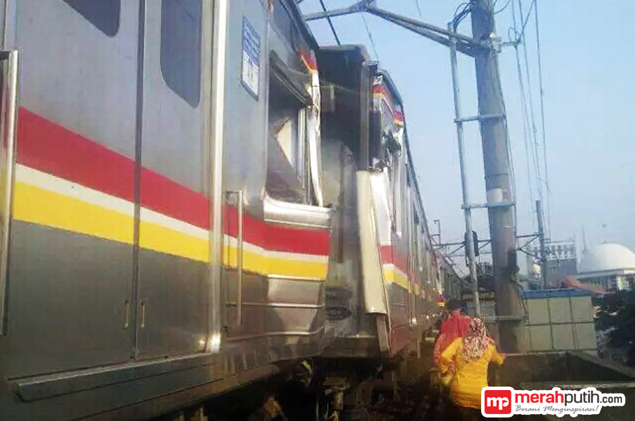 KRL Commuter Line Diseruduk, Puluhan Penumpang Luka-Luka