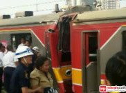 Ini Kisah Ibu Mencari Anaknya Saat Kecelakaan KRL Jakarta-Bogor