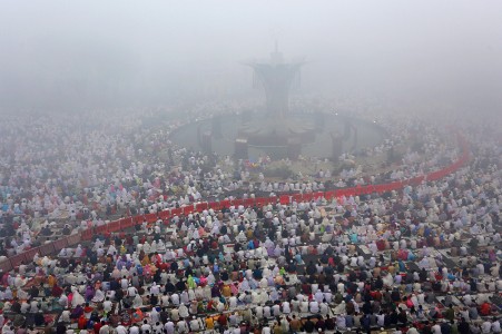 Salat Idul Adha Berselimut Kabut Asap