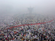 Salat Idul Adha Berselimut Kabut Asap
