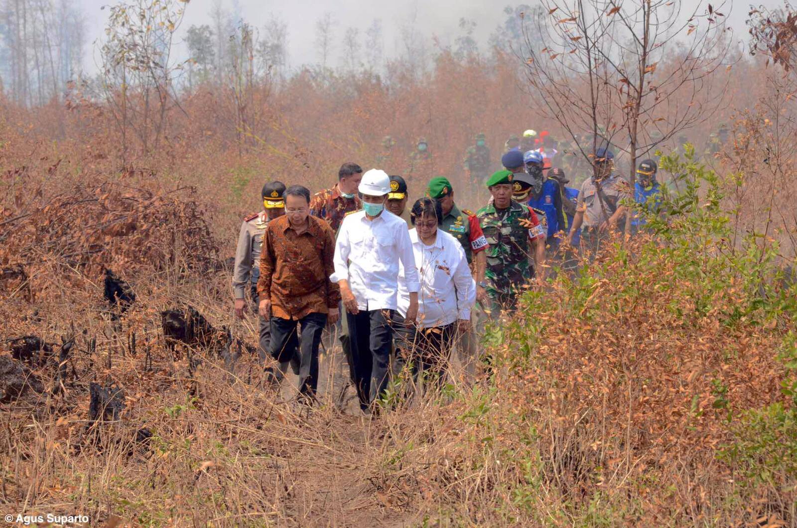 Jokowi Terjang Kabut Asap Kalimantan