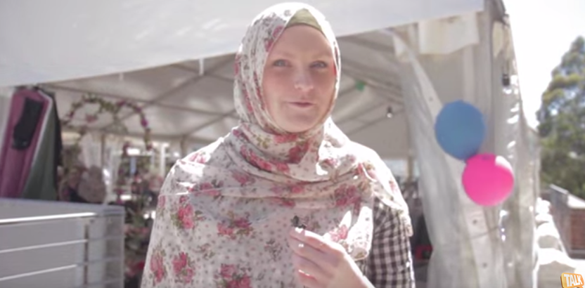 Reaksi Wanita Non Muslim Saat Kenakan Hijab