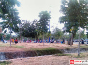 Jelang Malam Taman Kota Waduk Pluit Jadi Tempat Pacaran