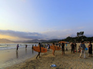 Destinasi Wisata Pantai Pulau Merah