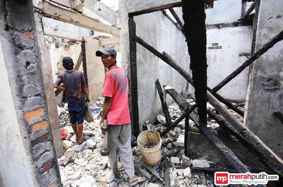 Amukan Si Jago Merah Hanguskan 25 Unit Rumah di Duren Tiga