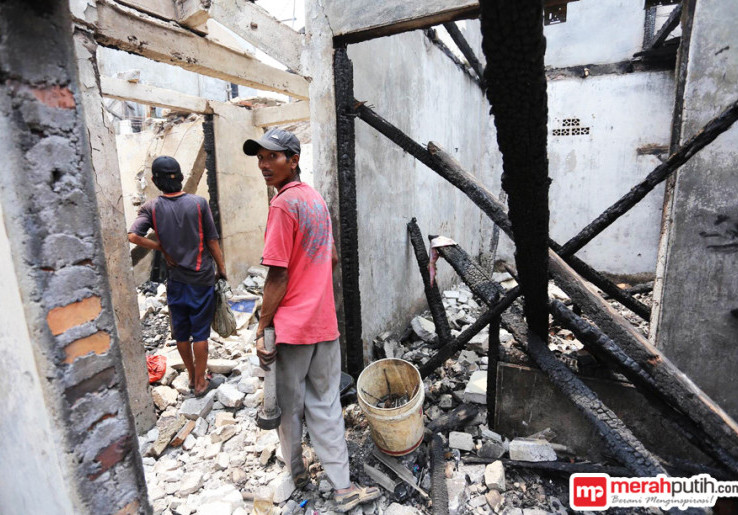 Amukan Si Jago Merah Hanguskan 25 Unit Rumah di Duren Tiga