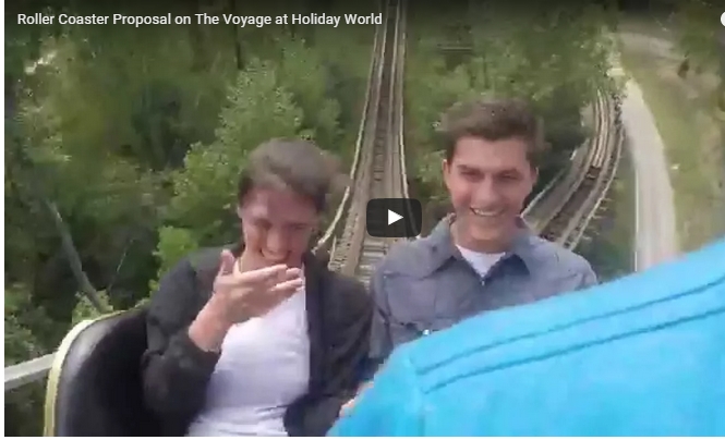 Romantis, Video Pria Lamar Pacar di Atas Roller Coaster