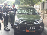 Pomdam Jaya Razia Kendaraan Beratribut TNI 
