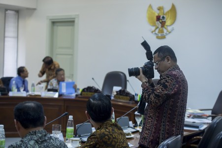 Impor Barang Bekas Mengancam Indonesia