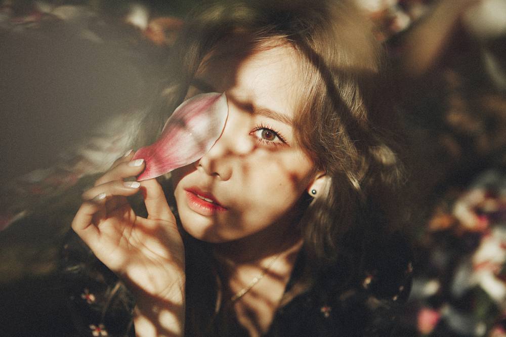 Taeyeon Tampil Memesona di Foto Teaser Album Solo Pertamanya