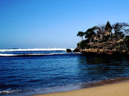 Asyiknya Berwisata di Pantai Balekambang Malang Nan Eksotis