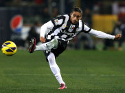 Bek Juventus Bakal Temani Van Persie di Fenerbahce