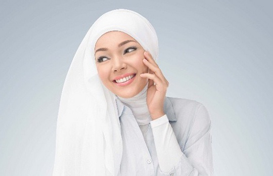 Dewi Sandra Dukung Para Suami Berpoligami