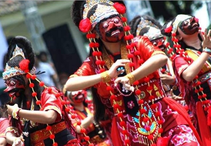 Mengenal Tari Topeng Priangan Khas Jawa Barat 
