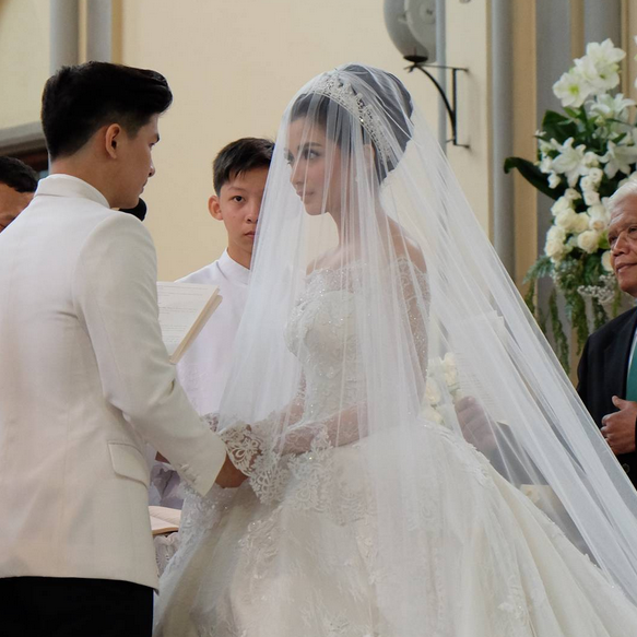 Potret Romantis Pernikahan Chelsea Olivia-Glenn Alinskie