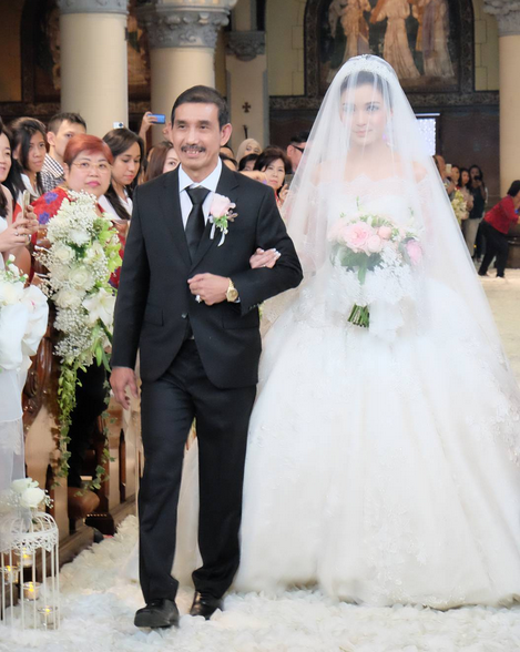 Dibalut Gaun Pengantin Putih, Chelsea Olivia Resmi Dinikahi Glenn Alinskie