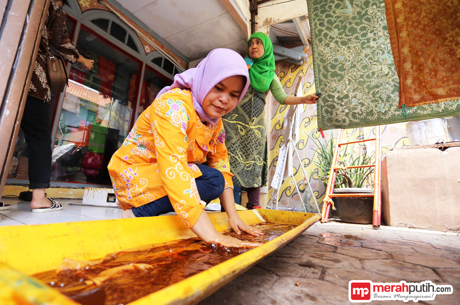 Mari Belajar Membatik di Rumah Batik Palbatu