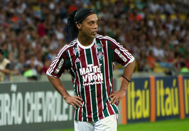 Dipecat Fluminense, Ronaldinho Belum Mau Pensiun