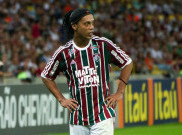Dipecat Fluminense, Ronaldinho Belum Mau Pensiun