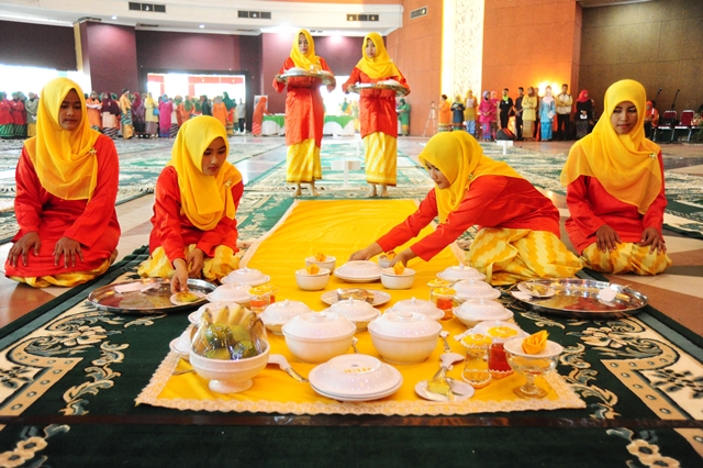 Festival Saprahan, Budaya Makan Bersama di Pontianak