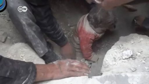 Terkubur Puing-Puing Bangunan, Bayi Palestina Ini Masih Hidup