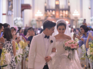 Ciuman Mesra Chelsea dan Glenn di Altar Gereja