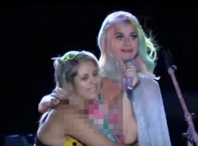 Katy Perry Dicium Perempuan