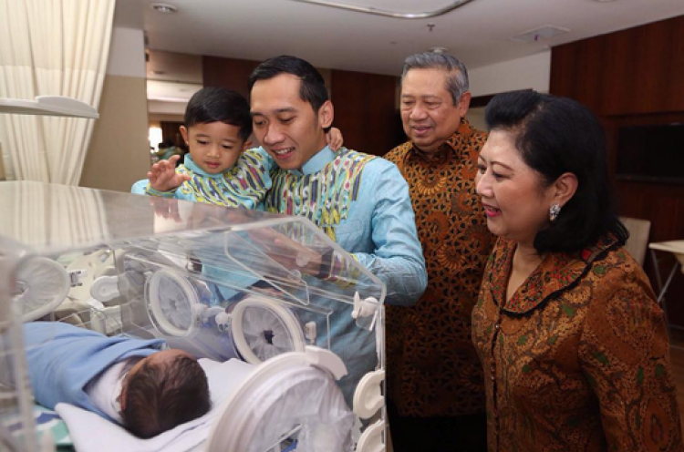 Momen Ketegangan SBY dan Hatta Rajasa Sambut Kelahiran Cucu
