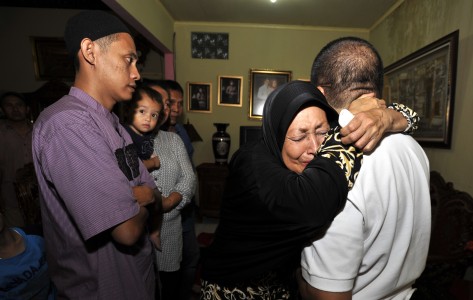Duka Keluarga Korban Pesawat Aviastar