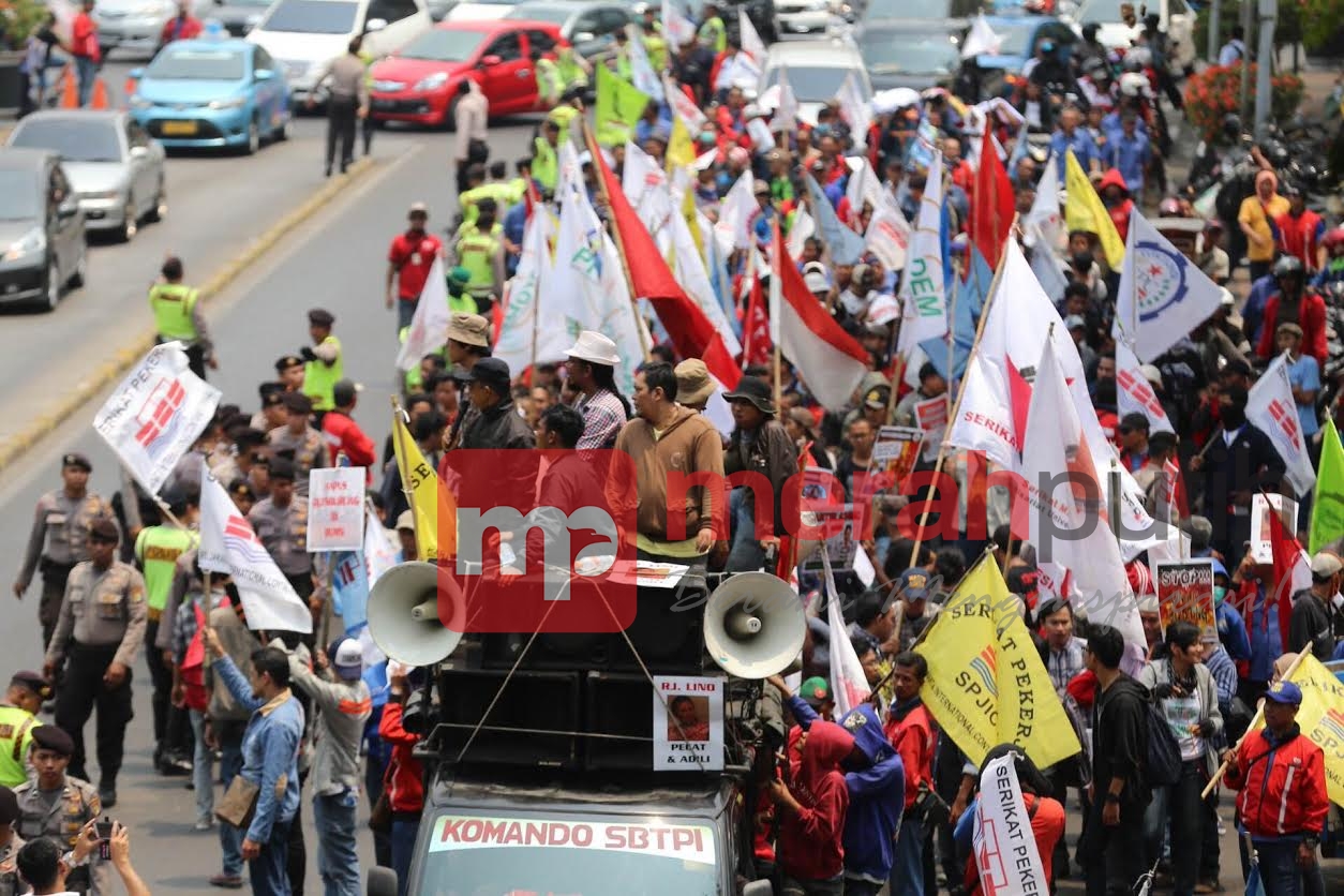 Demonstrasi Para Pegawai JICT di Gedung BUMN