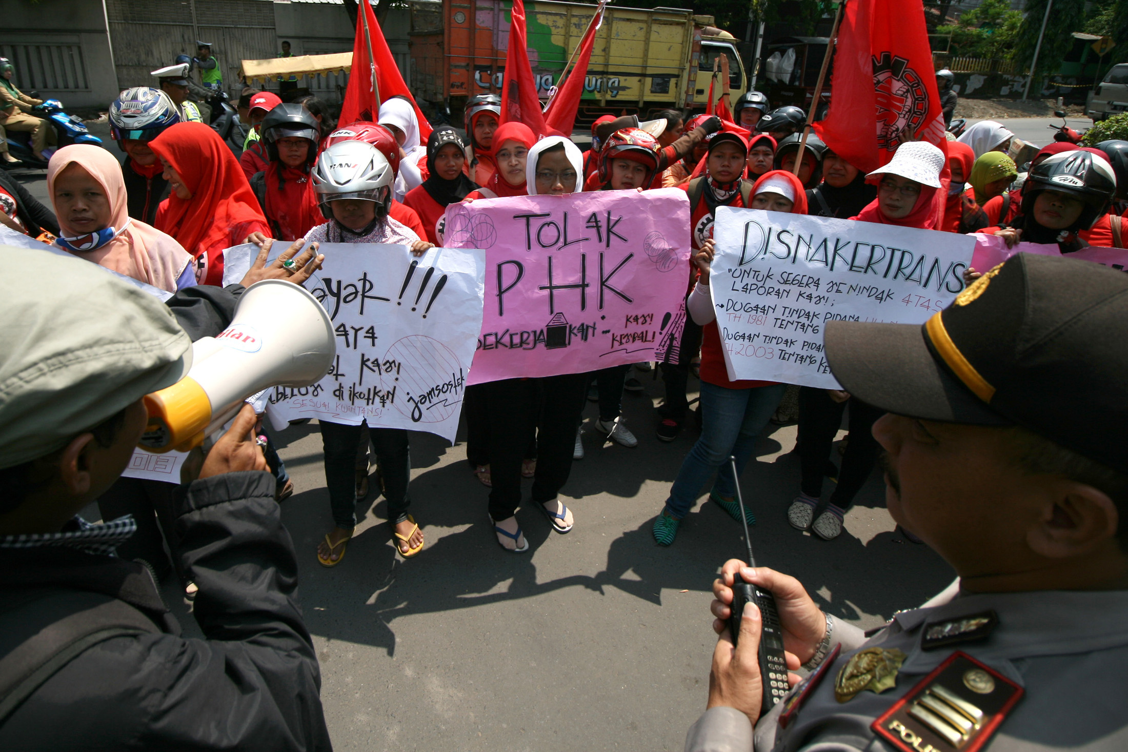 Pabrik Makanan dan Minuman Pangkas Jam Kerja Karyawan
