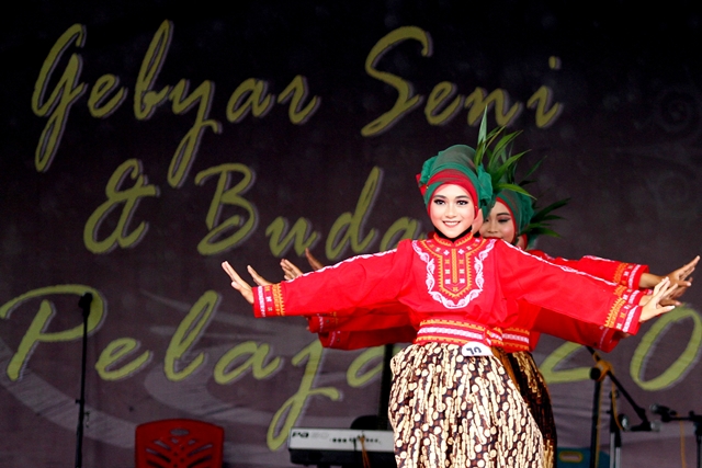 Mengenalkan Budaya pada Generasi Muda di Gebyar Seni dan Budaya Pelajar 2015