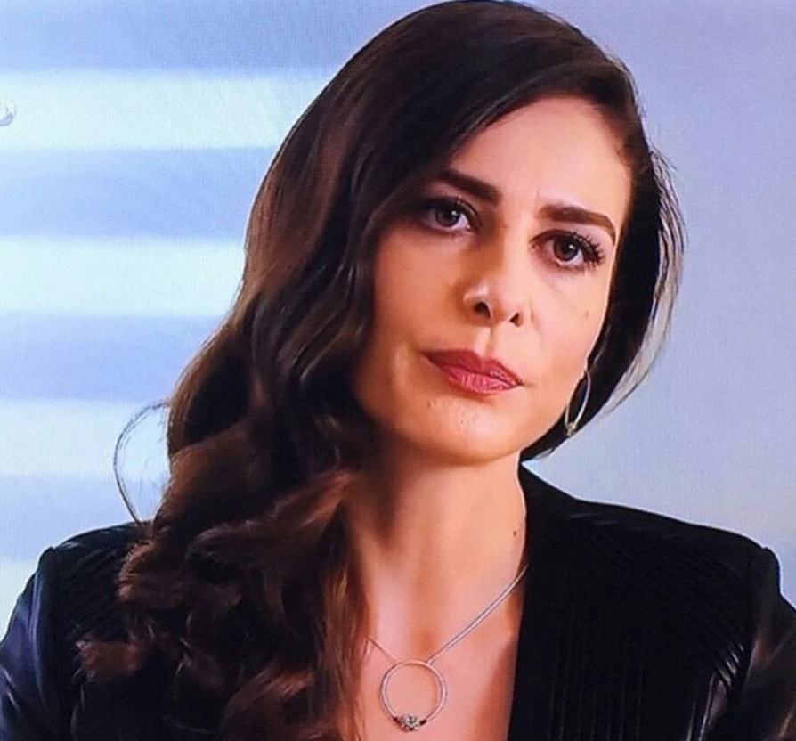 Ebru Ozkan, Sosialita Cantik Dilara dalam 'Cansu dan Hazal'