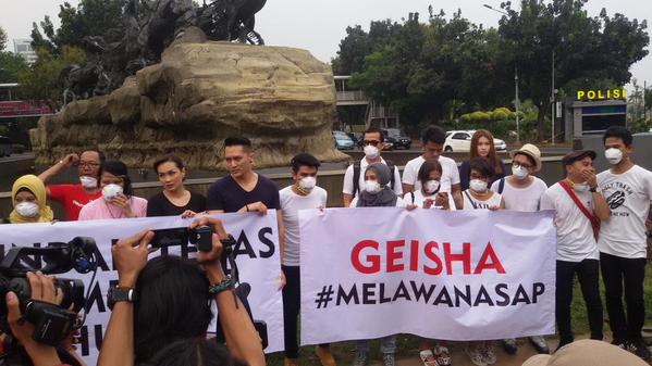 Geisha dan Artis Ibukota Gelar Aksi Solidaritas Bencana Kabut Asap