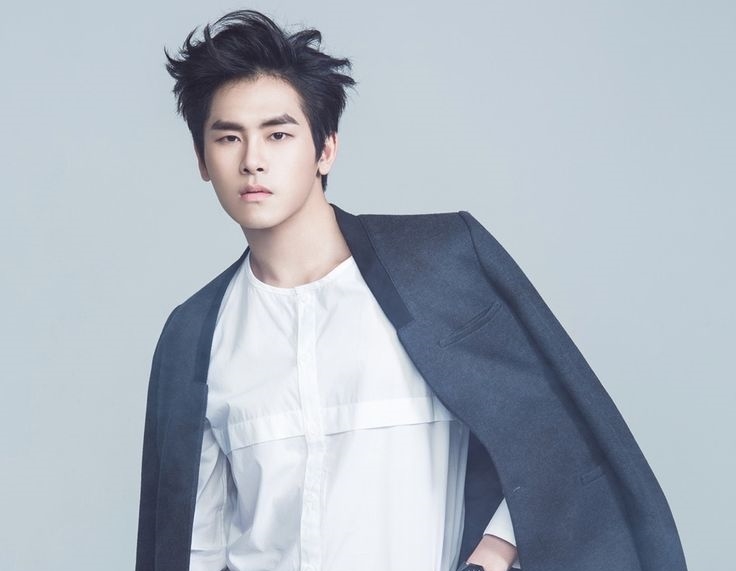 Hoya INFINITE Pamer Suara Cover Lagu 'Problem' Ariana Grande