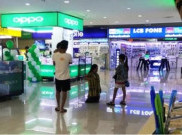 Miris, Anak Paksa Ibu Berlutut Dihadapannya