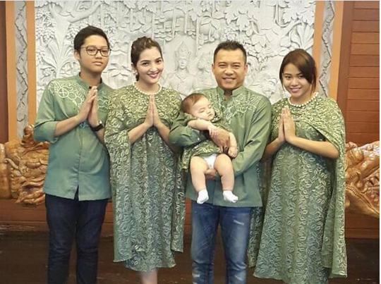 Sering Suapi Adiknya, Aurel dan Arsy Jadi Akrab