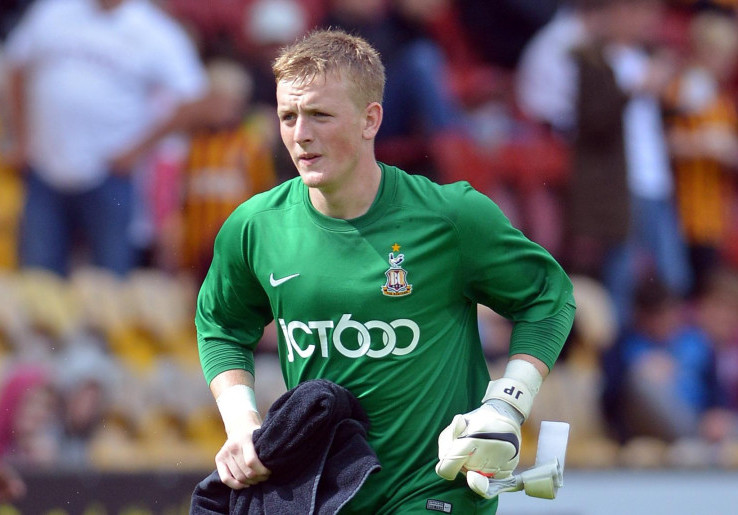 Manchester United Buru Tanda Tangan Jordan Pickford 