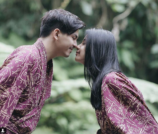 Ciuman Super Romantis Chlesea-Glenn Saat Honeymoon