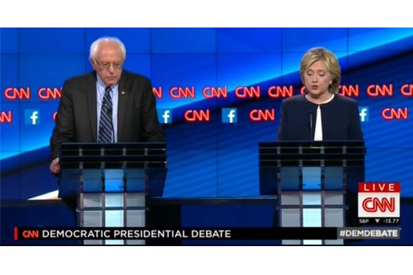 Hilary Clinton Serang Bernie Sanders